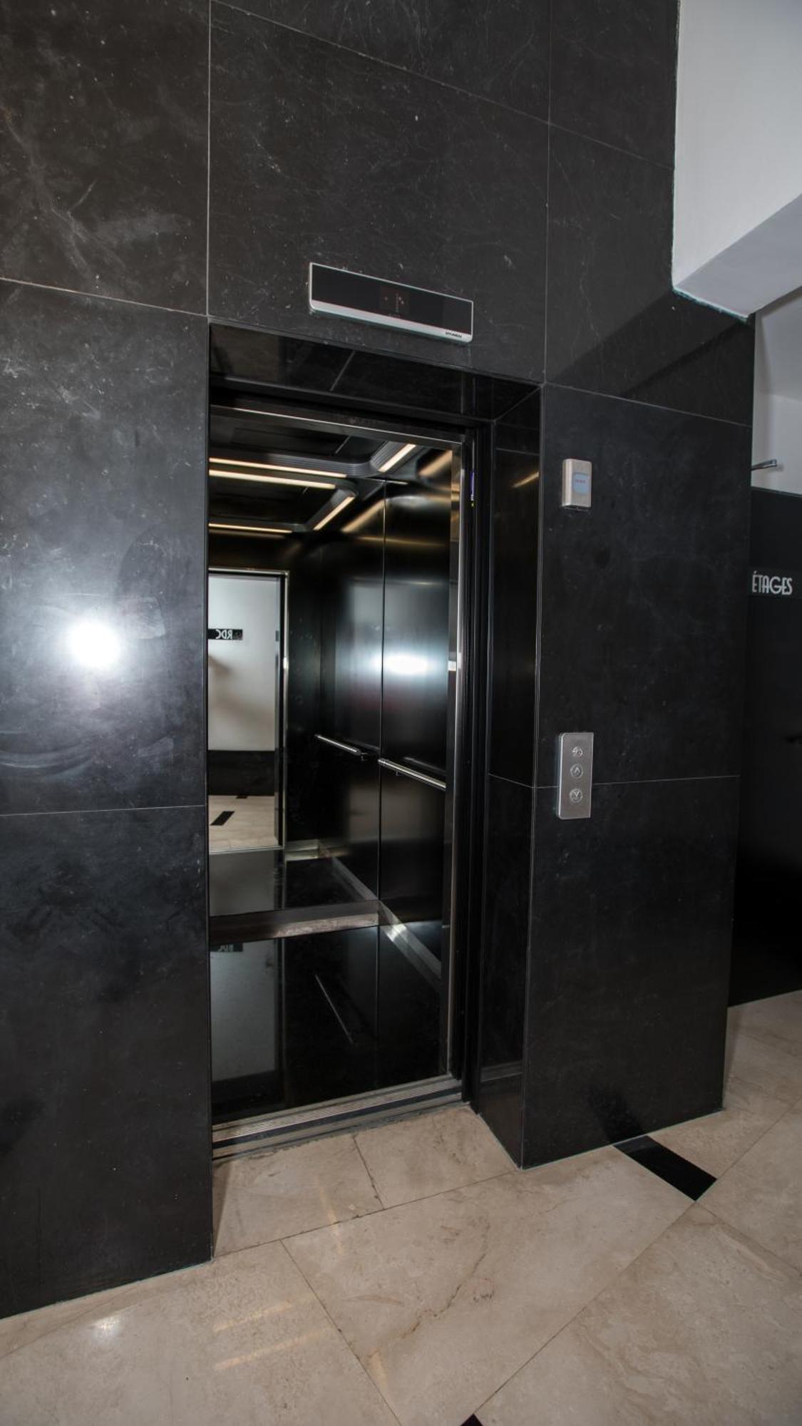 Haut Standing 2-Bedroom Apartment In Gauthier 卡萨布兰卡 外观 照片